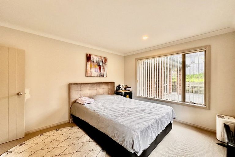 Photo of property in 12 Keating Rise, Northcross, Auckland, 0632