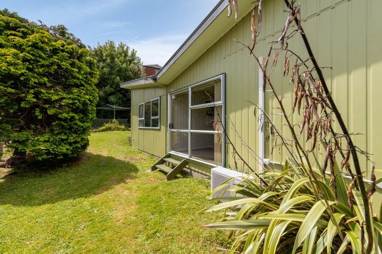 Photo of property in 78 Stewart Drive, Newlands, Wellington, 6037