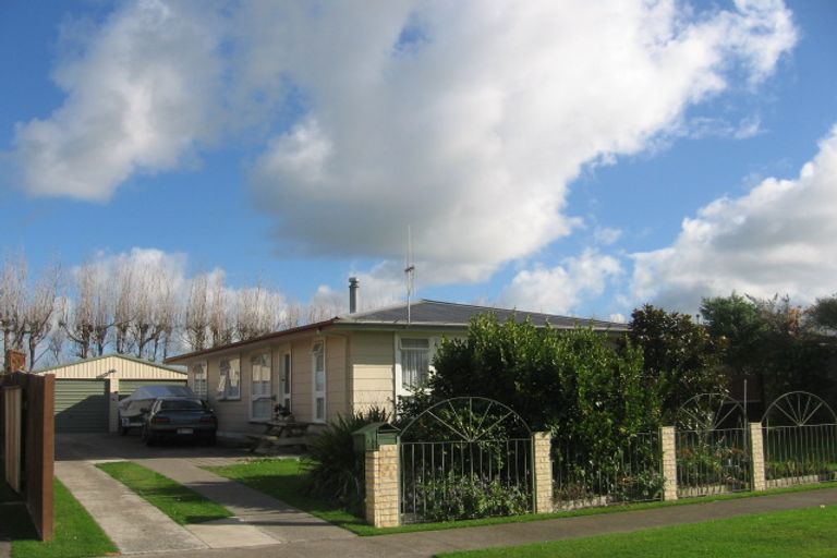 Photo of property in 10 Egmont Place, Westbrook, Palmerston North, 4412