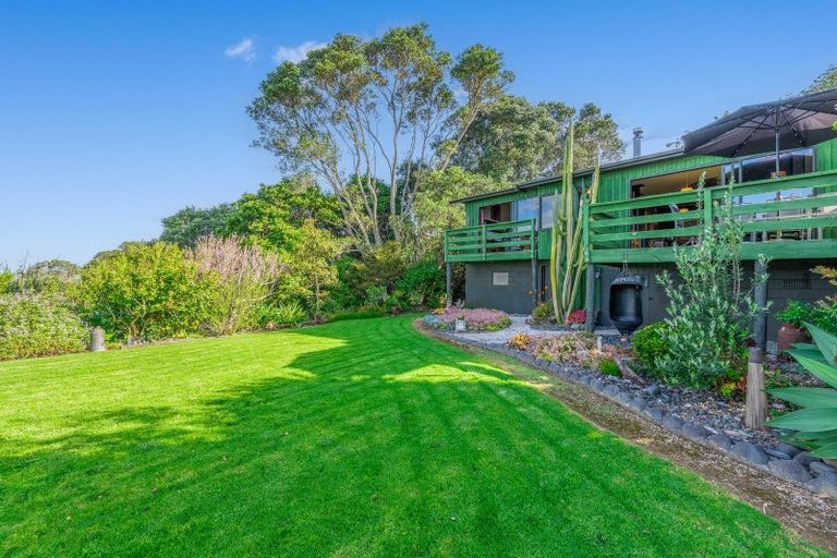 Photo of property in 1736 East Coast Road, Whakatiwai, Miranda, 2473