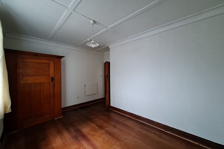 Photo of property in 22 Bracken Street, New Plymouth, 4310