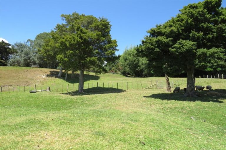 Photo of property in 18 Omarae Road, Pahi, Paparoa, 0571
