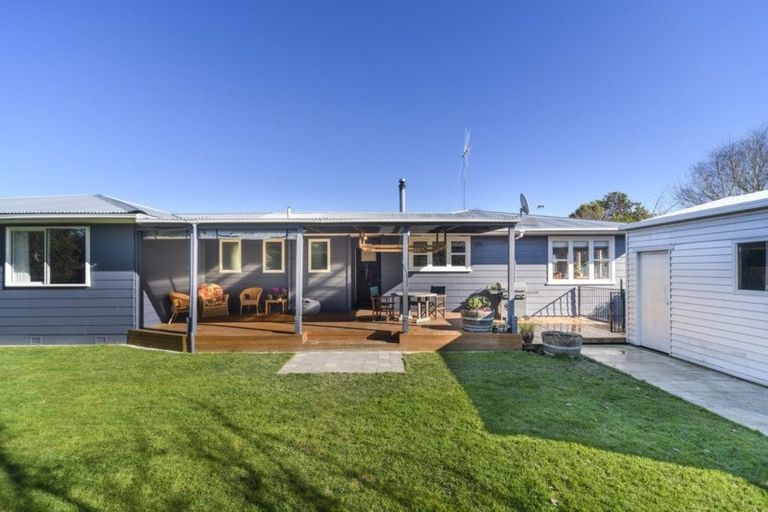 Photo of property in 21 Mokau Place, Terrace End, Palmerston North, 4410