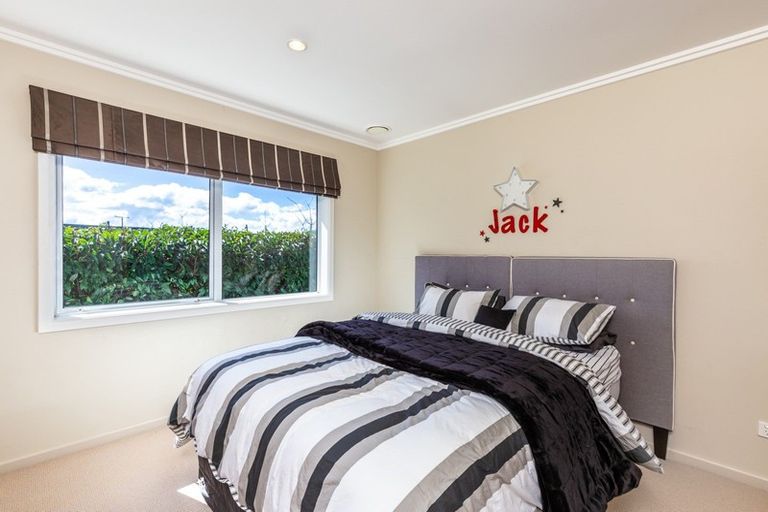 Photo of property in 2 Pukenamu Road, Rainbow Point, Taupo, 3330
