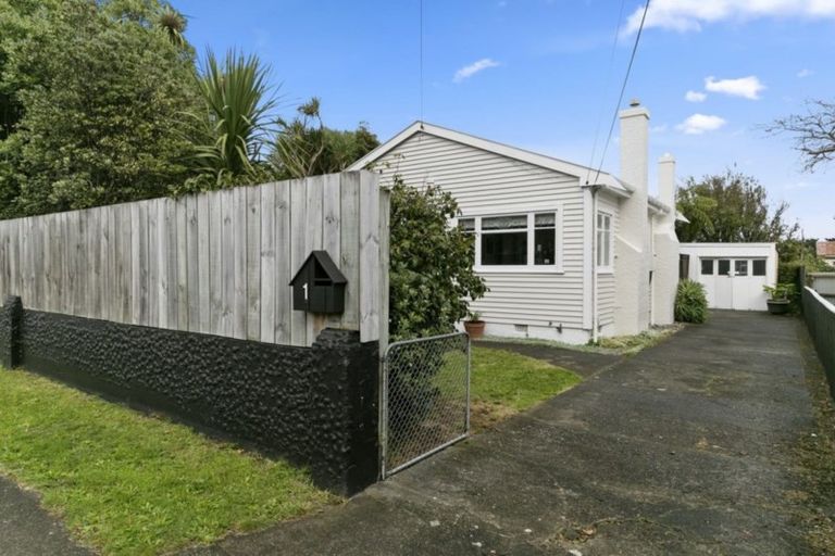 Photo of property in 1 Pitt Street, Moera, Lower Hutt, 5010