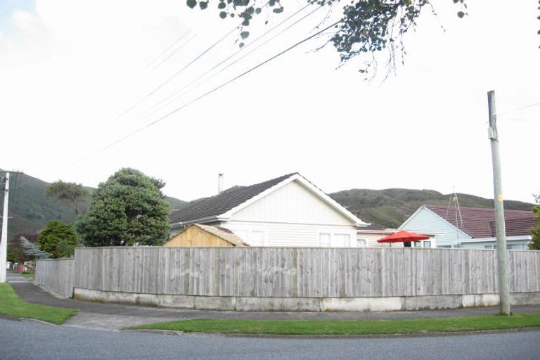 Photo of property in 7 Wheatley Street, Naenae, Lower Hutt, 5011