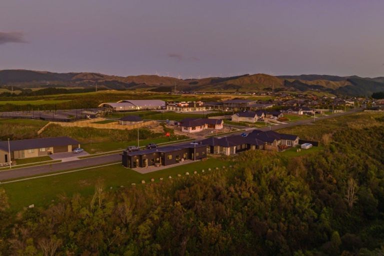 Photo of property in 49 Johnstone Drive, Fitzherbert, Palmerston North, 4410