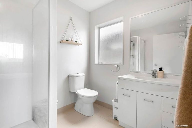 Photo of property in 30 Popokatea Drive, Takanini, 2112