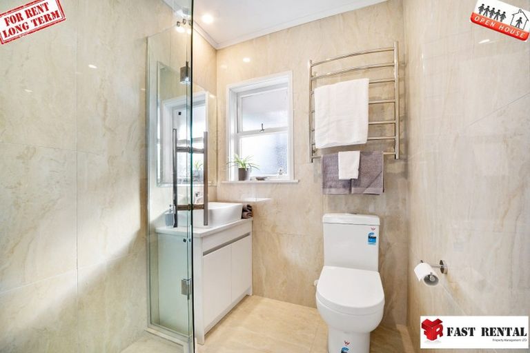 Photo of property in 4/35 Shakespeare Road, Milford, Auckland, 0620