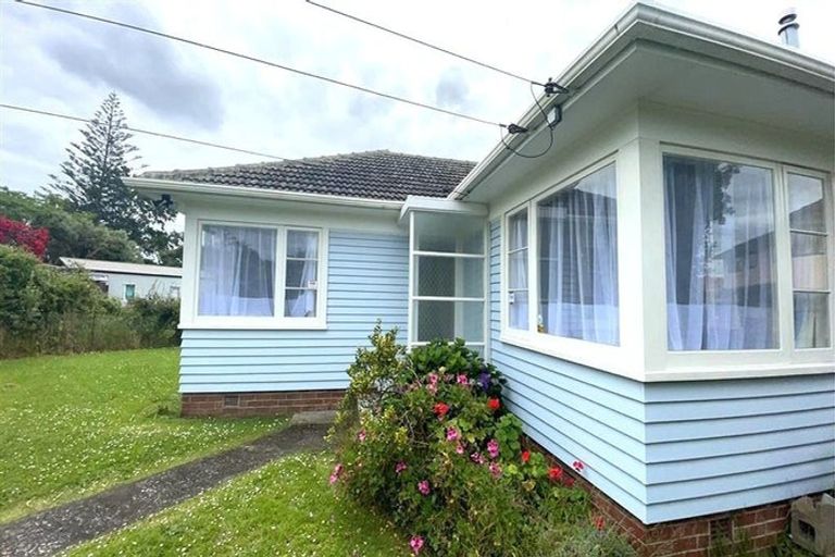 Photo of property in 11 Robyn Place, Mangere East, Auckland, 2024