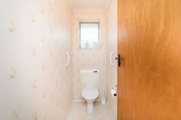 Photo of property in 1a Lowestoft Place, West End, Palmerston North, 4412