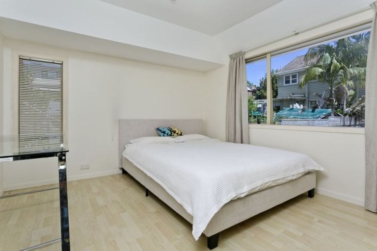 Photo of property in 110a Lake Road, Belmont, Auckland, 0622