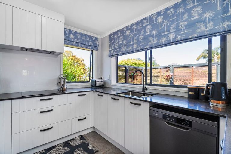 Photo of property in 16 Cobham Lane, Whitianga, 3510