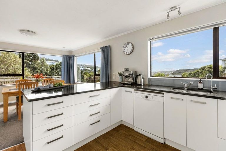 Photo of property in 19 Paddington Grove, Karori, Wellington, 6012