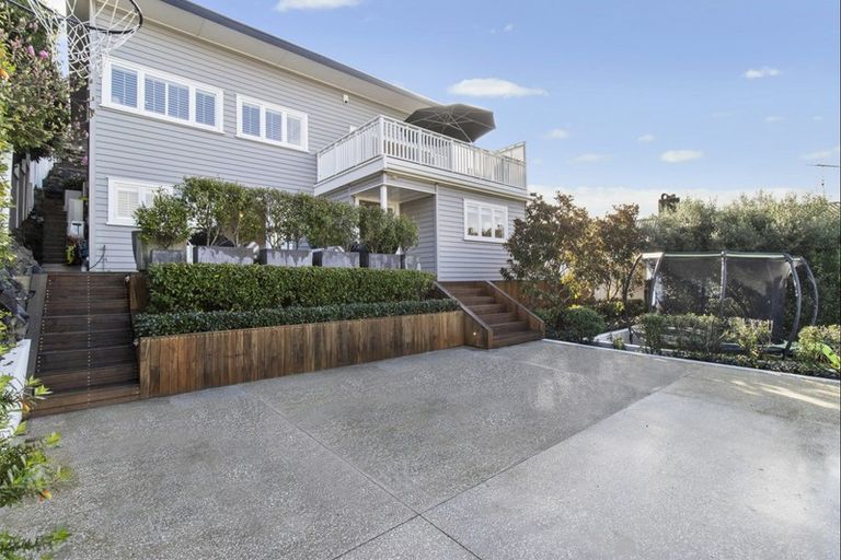 Photo of property in 8 Alfred Street, Northcote Point, Auckland, 0627