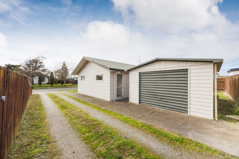 Photo of property in 15 Leander Place, Milson, Palmerston North, 4414