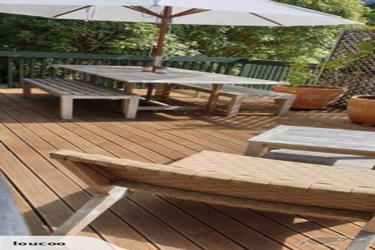 Photo of property in 17 West Glade Crescent, Birkenhead, Auckland, 0626