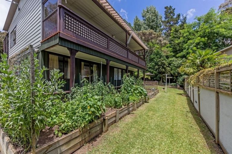 Photo of property in 25 Waiora Road, Stanmore Bay, Whangaparaoa, 0932