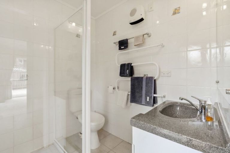 Photo of property in 31 Calman Place, Chatswood, Auckland, 0626