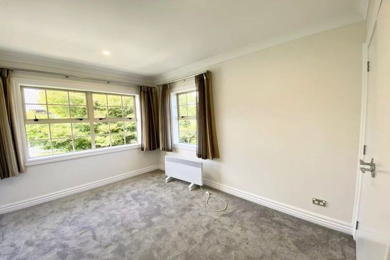 Photo of property in 2/36 Greenvalley Rise, Glenfield, Auckland, 0629