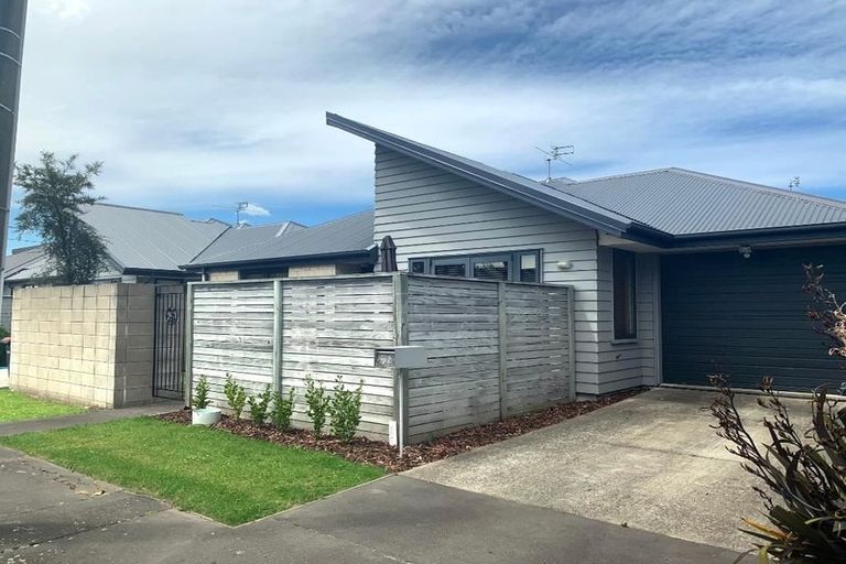 Photo of property in 96a Packe Street, Edgeware, Christchurch, 8013