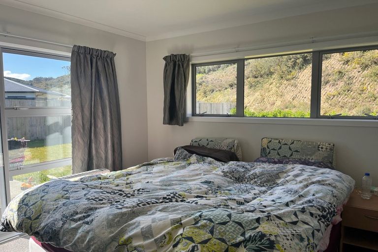 Photo of property in 17 Barry Groucott Grove, Wainuiomata, Lower Hutt, 5014