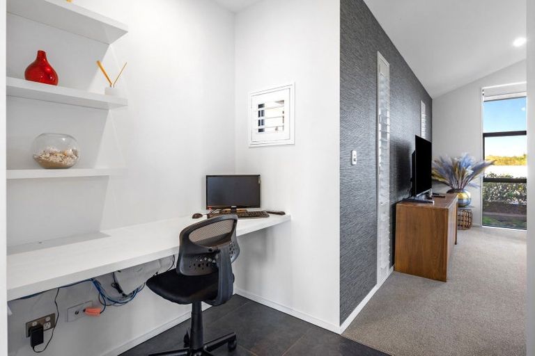 Photo of property in 8 Parkridge Place, Mount Pleasant, Christchurch, 8081