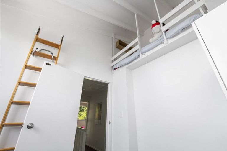 Photo of property in 5 Saint Aidans Way, Tawa, Wellington, 5028