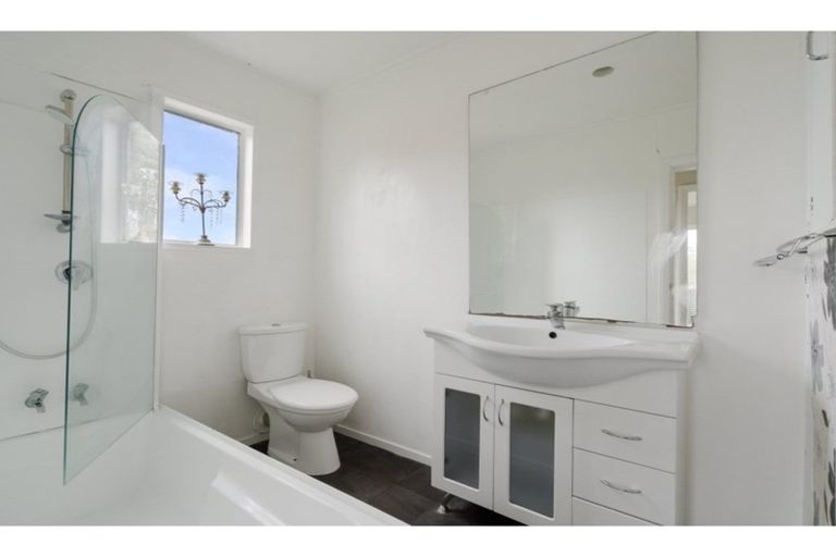 Photo of property in 9 Rangeview Road, Sunnyvale, Auckland, 0612