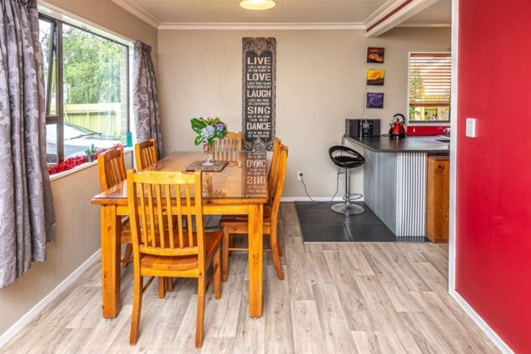 Photo of property in 10 Saunders Place, Gonville, Whanganui, 4501