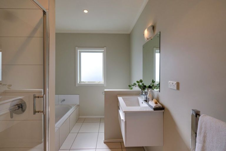 Photo of property in 2 Warwick Crescent, Taradale, Napier, 4112