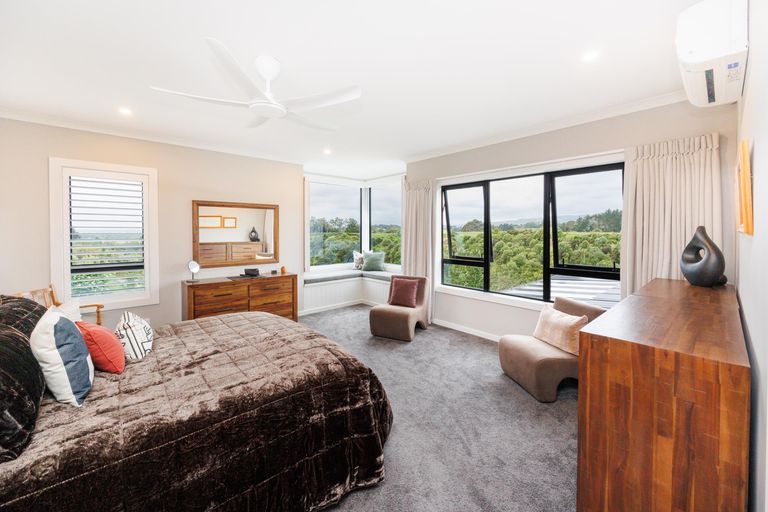 Photo of property in 10 Coutts Way, Fitzherbert, Palmerston North, 4410