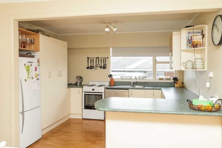 Photo of property in 2 Russleigh Drive, Dinsdale, Hamilton, 3204