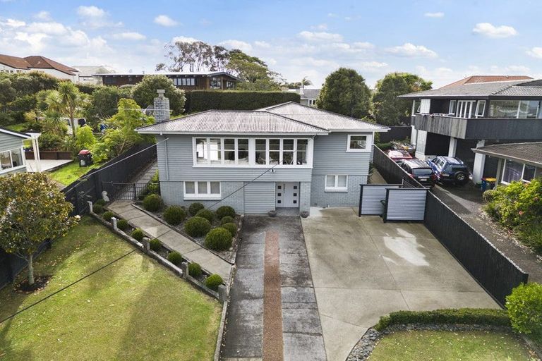Photo of property in 55 Seaview Road, Castor Bay, Auckland, 0620