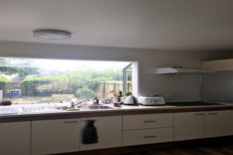 Photo of property in 2/25 Archers Road, Hillcrest, Auckland, 0629