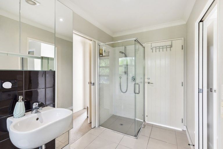 Photo of property in 185 Te Moana Road, Waikanae, 5036