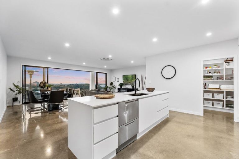 Photo of property in 42 Oceana Drive, Welcome Bay, Tauranga, 3175