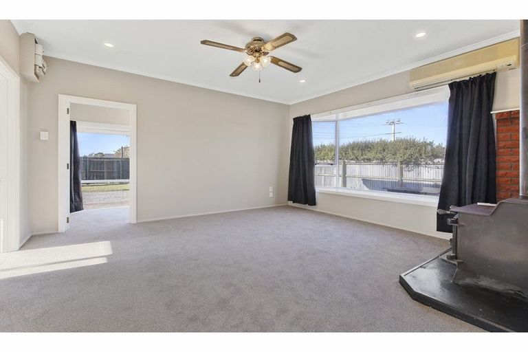 Photo of property in 5 Main North Road, Woodend, 7610