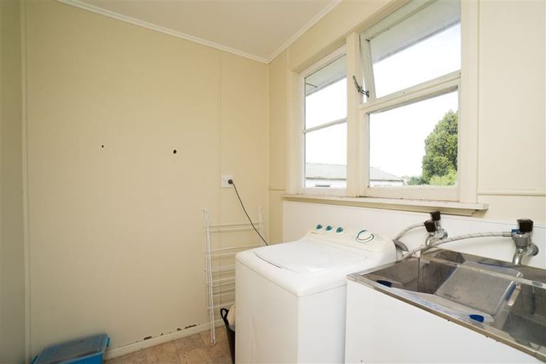 Photo of property in 8 Douglas Street, Hawera, 4610