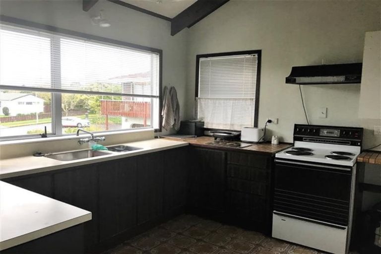 Photo of property in 2/9 Courant Place, Clover Park, Auckland, 2019