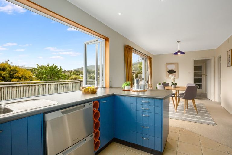 Photo of property in 15 Tainui Terrace, Tawa, Wellington, 5028