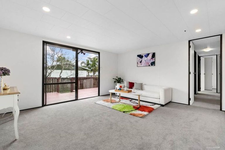Photo of property in 2/26 Nearco Street, Randwick Park, Auckland, 2105