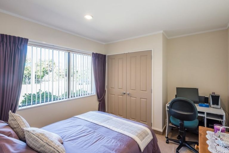 Photo of property in 124 Realm Drive, Paraparaumu, 5032
