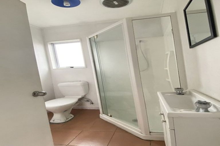 Photo of property in 92 Bruce Mclaren Road, Henderson, Auckland, 0612