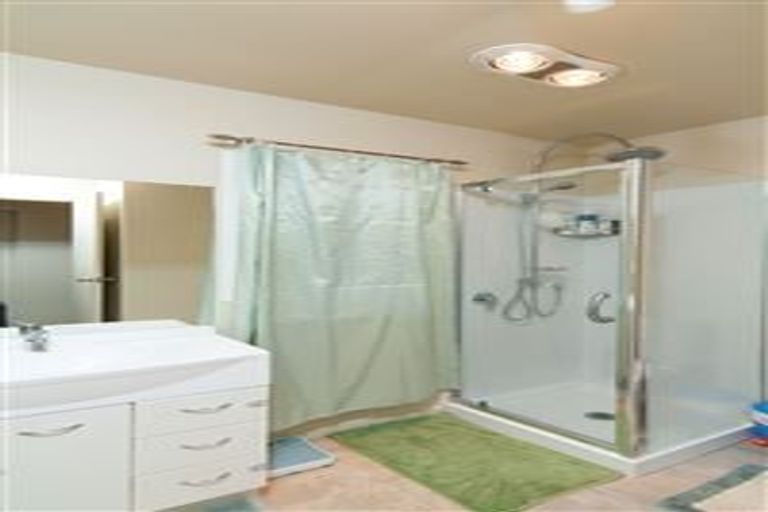 Photo of property in 21b Archers Road, Hillcrest, Auckland, 0629