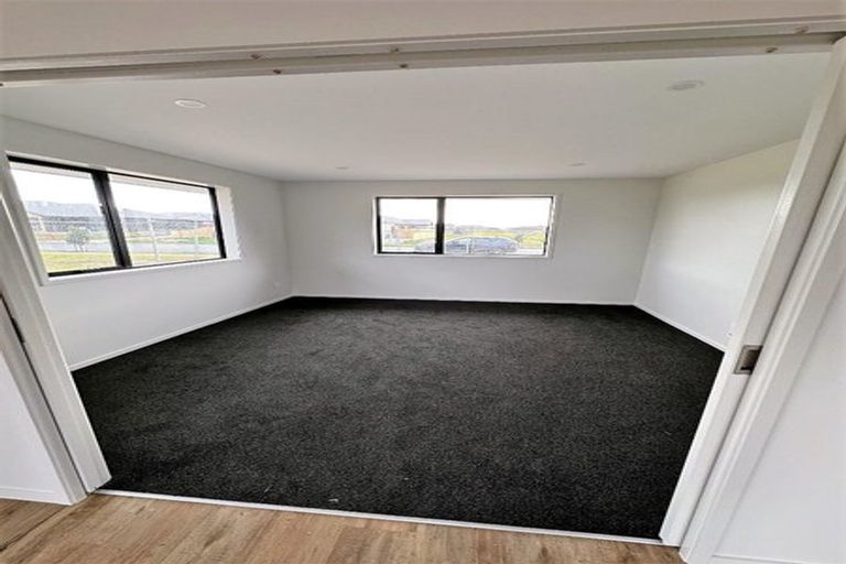 Photo of property in 107 Kaurinui Crescent, One Tree Point, 0118