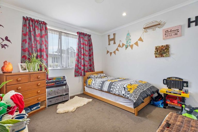 Photo of property in 26 Sunline Avenue, Massey, Auckland, 0614
