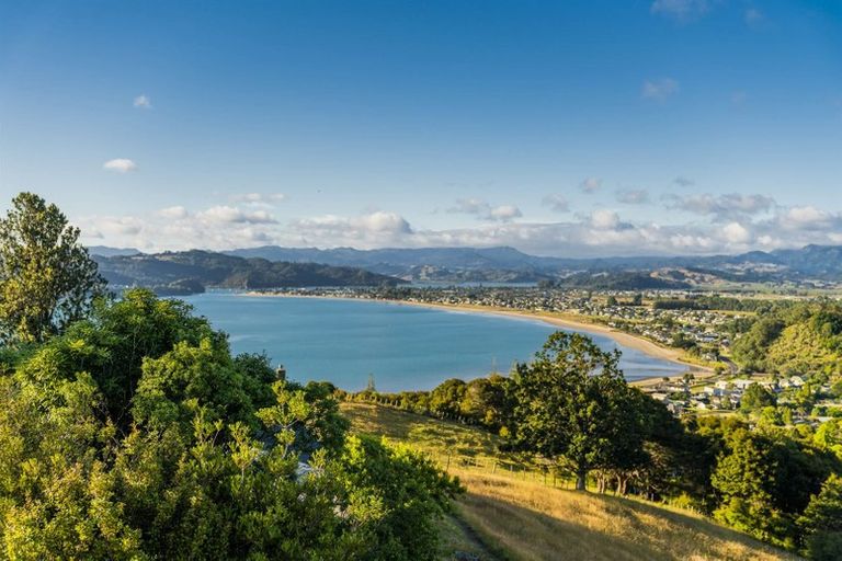 Photo of property in 10 Christa Court, Whitianga, 3510