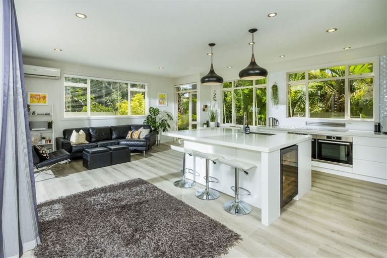 Photo of property in 3/309 Beach Road, Campbells Bay, Auckland, 0630