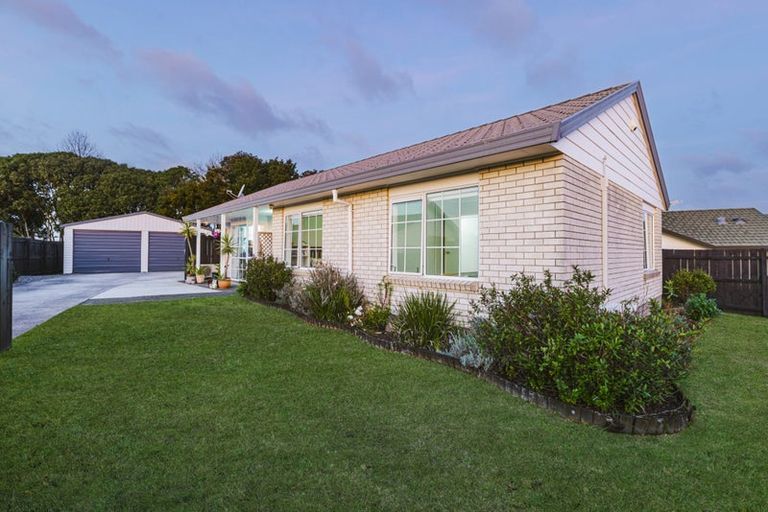 Photo of property in 21 Randwick Place, Randwick Park, Auckland, 2105